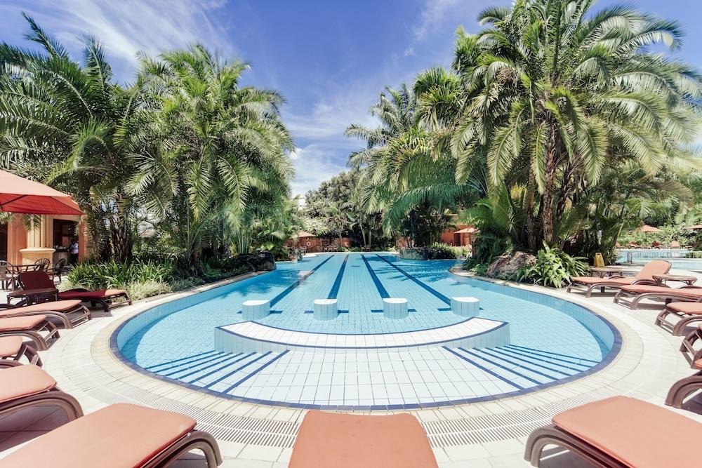 Kampala Serena Hotel - Outdoor Pool