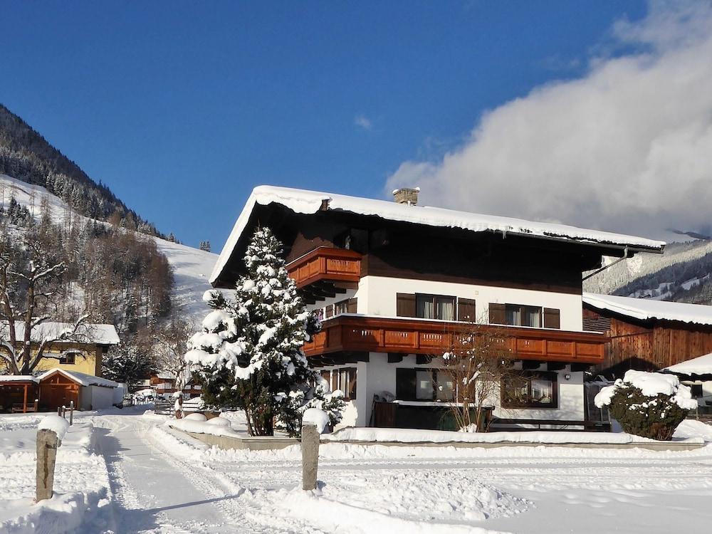 Spacious Apartment near Ski Trail in Maishofen - Featured Image