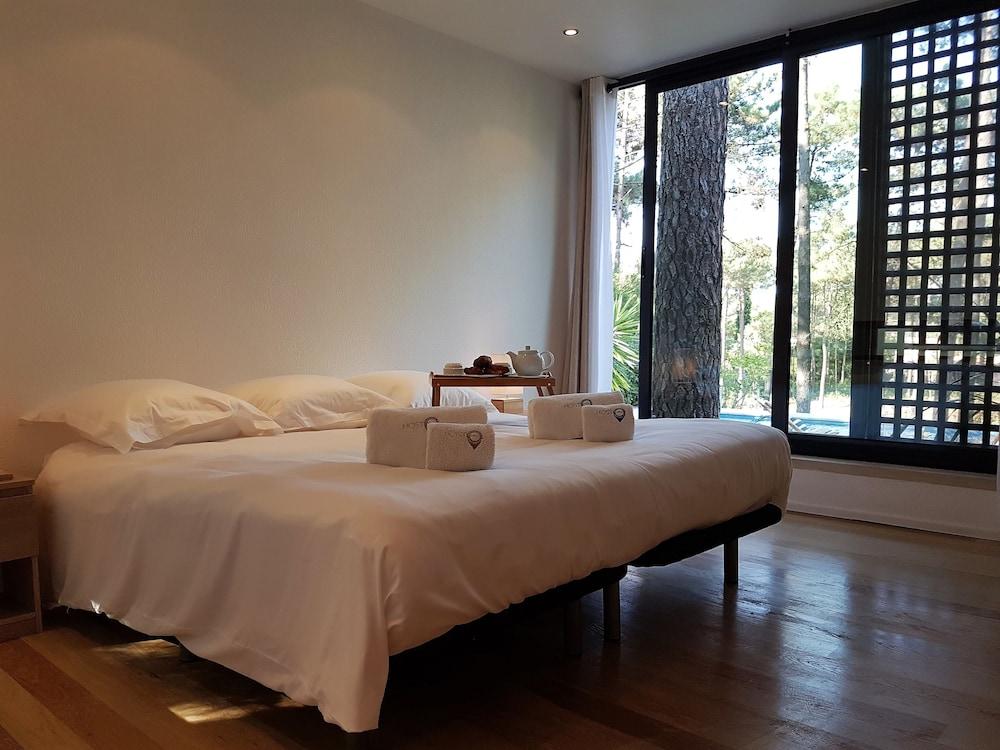 Aroeira Paradise Villa by Host-Point - Room