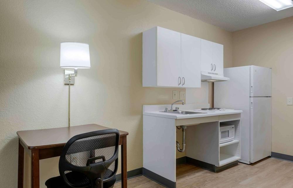 Extended Stay America Suites Arlington - Room