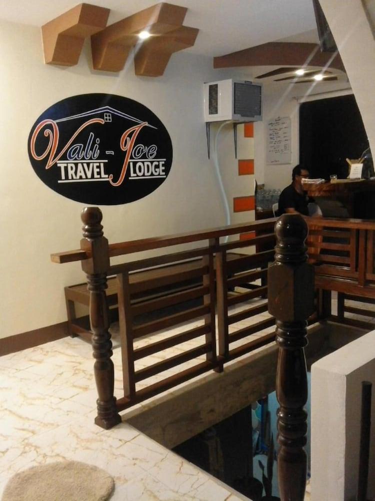 Vali-Joe Travel Lodge - Lobby