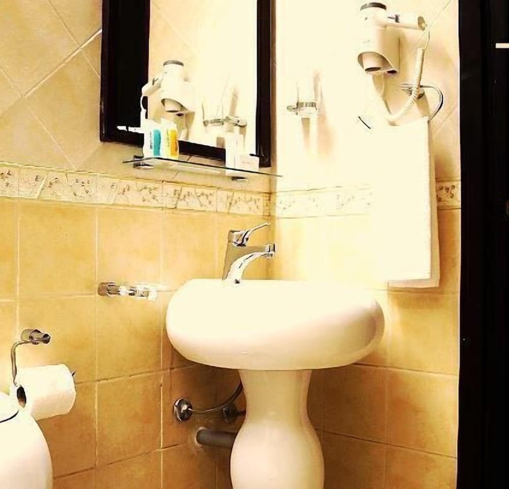فندق ياس إكسبرس - Bathroom