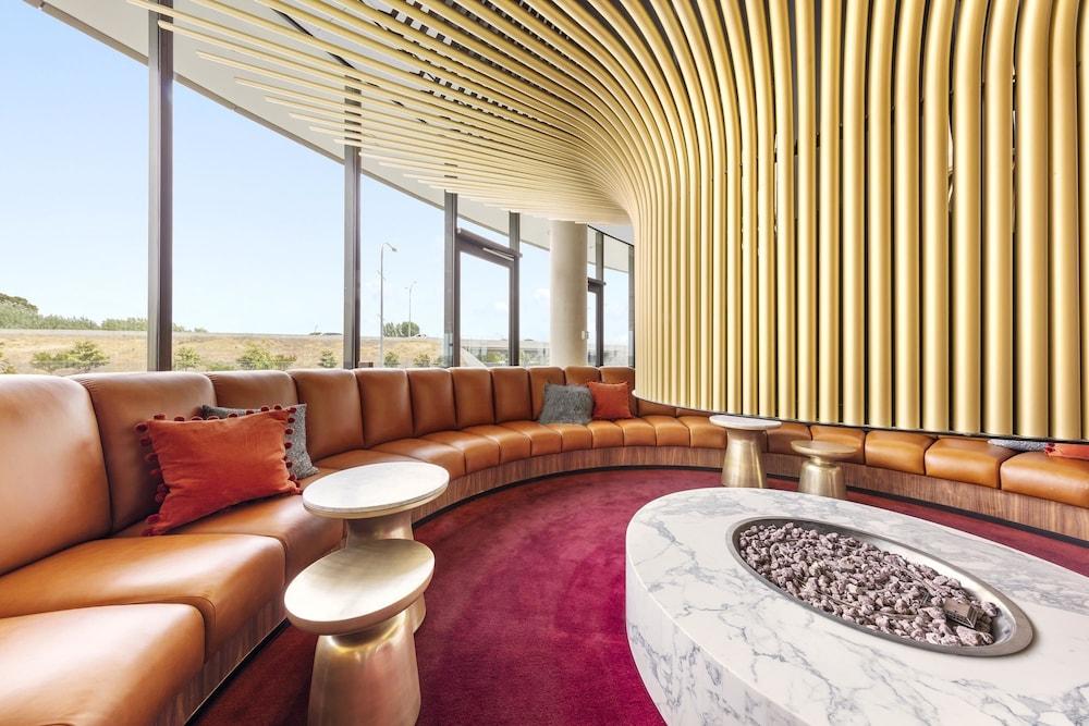 Vibe Hotel Canberra - Lobby Lounge