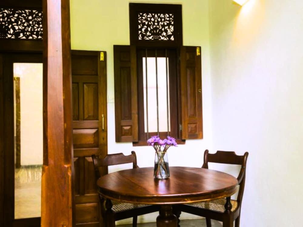 Ceylon Olive - Interior Entrance