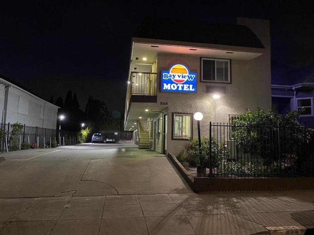 Bayview Motel - Exterior