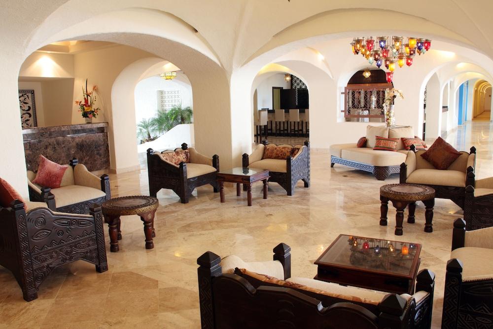 GR Caribe Deluxe All Inclusive Resort - Lobby Sitting Area
