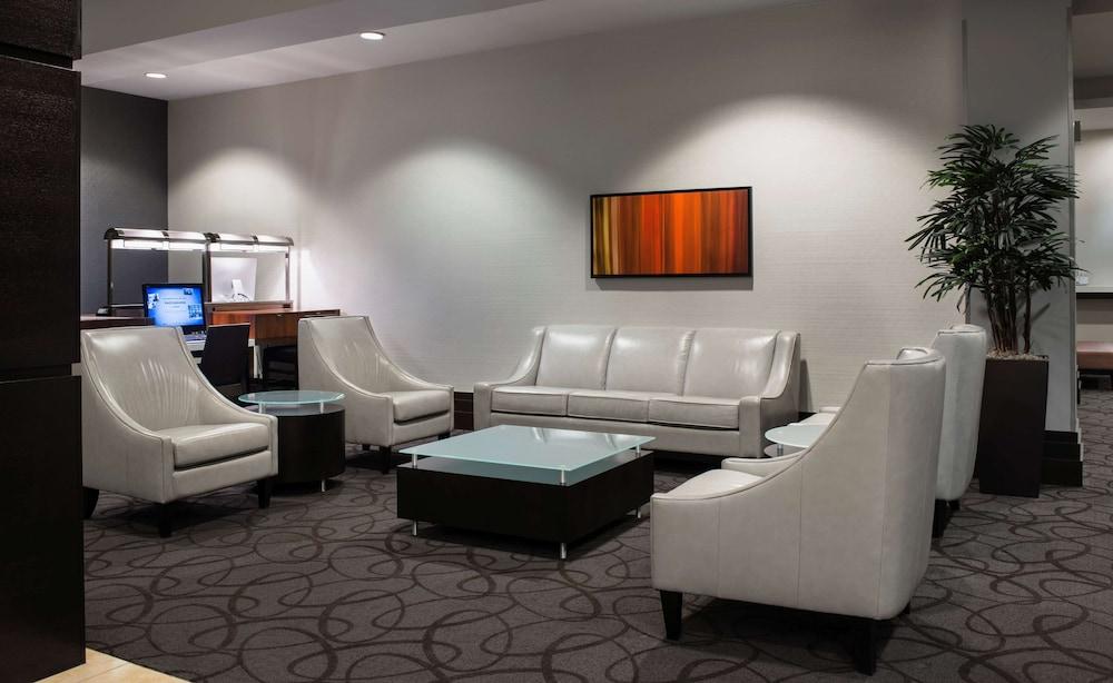 Hilton Winnipeg Airport Suites - Reception