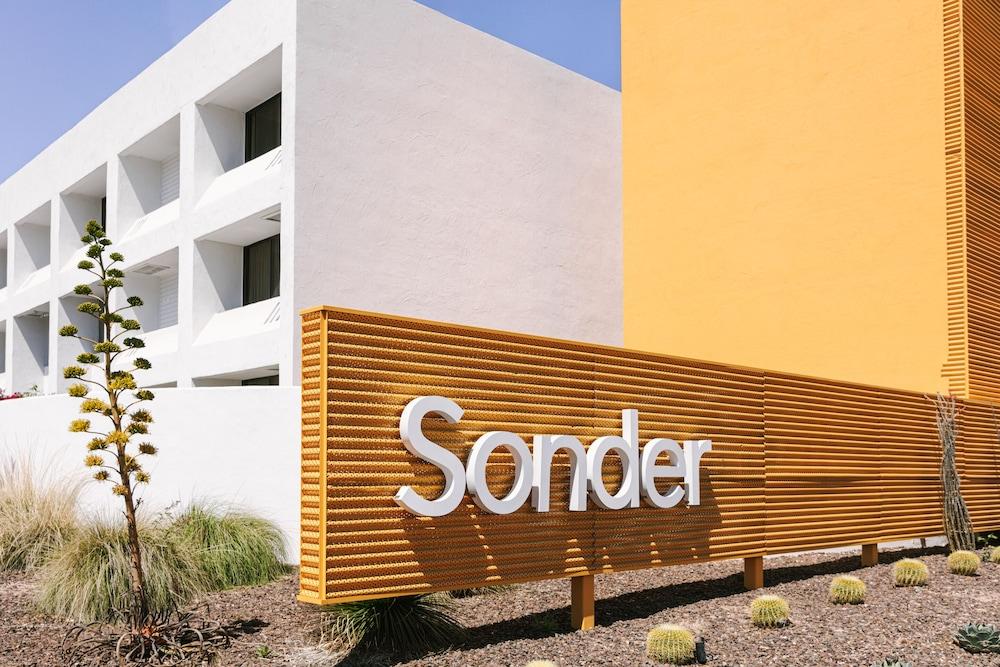 Sonder The Monarch - Exterior