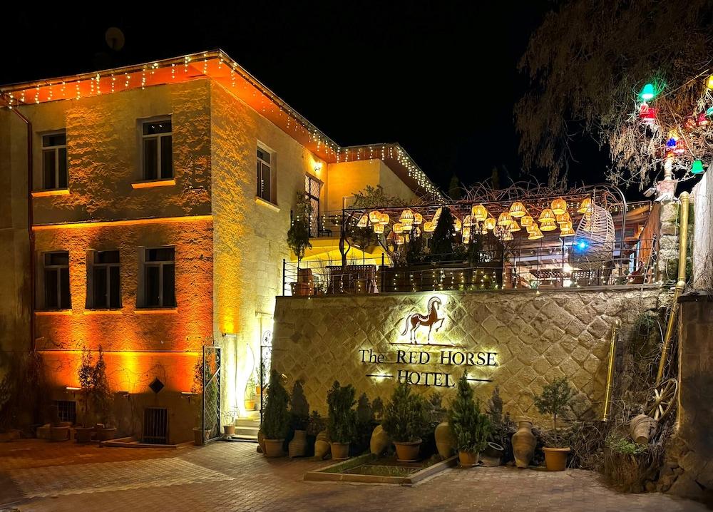 The Red Horse Hotel - Featured Image