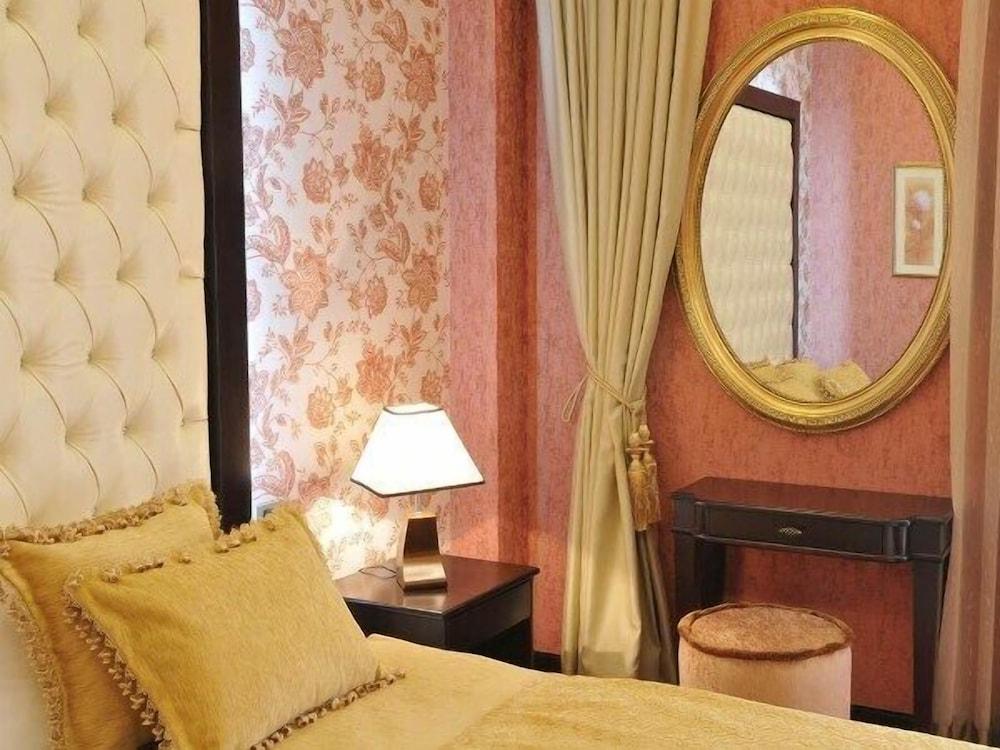 Riviera Hotel - Room