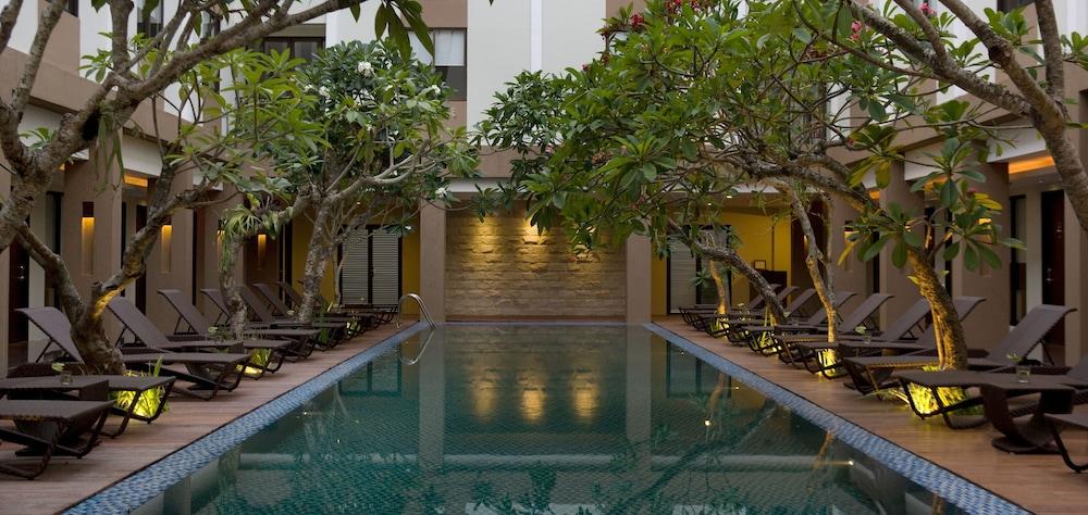 Hotel Santika Kuta Bali - Indoor Pool