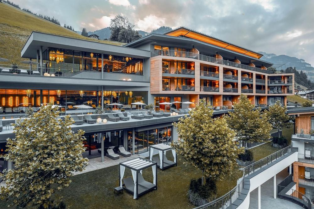 DAS EDELWEISS - Salzburg Mountain Resort - Exterior
