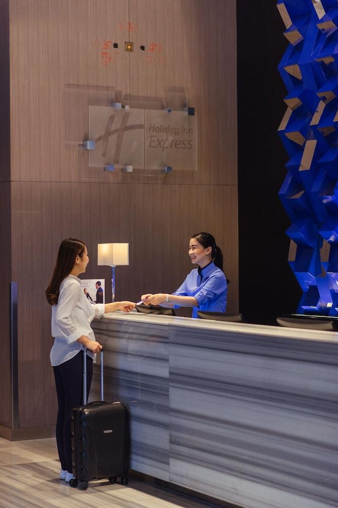 Holiday Inn Express Bangkok Siam, an IHG Hotel - Lobby Lounge