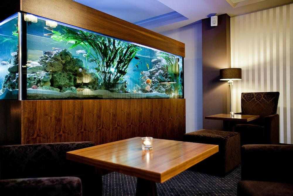 Golden Fish Hotel Apartments - Lobby Sitting Area