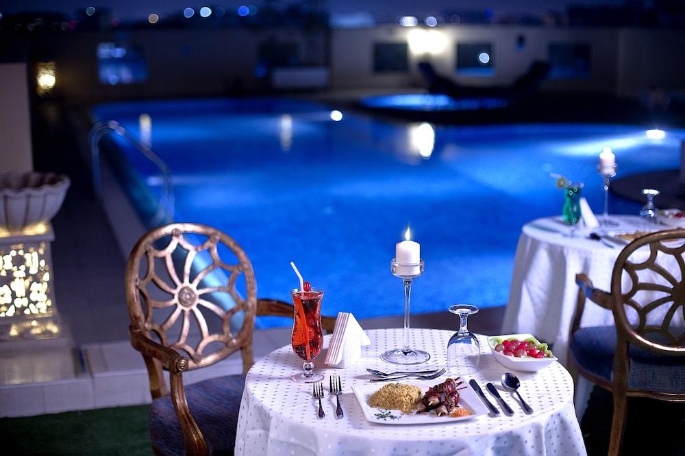 Corp Executive Hotel Doha Suites - Pool