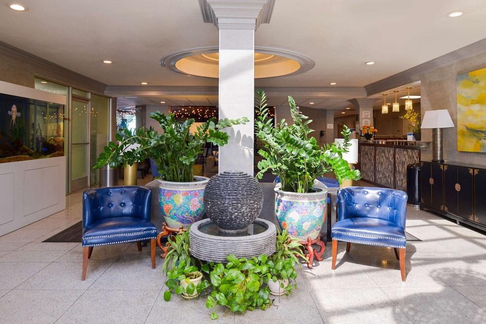 Quality Inn & Suites Montebello - Los Angeles - Lobby