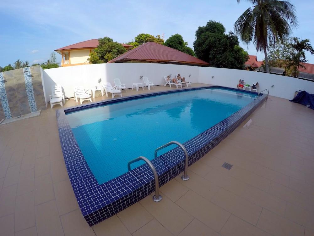 Royal Agate Beach Resort - Outdoor Pool