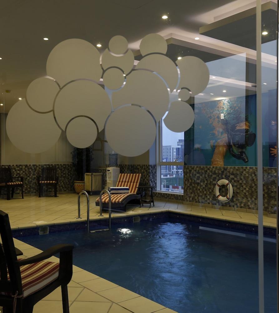 فندق سويس إنترناشيونال رويال الرياض - Indoor Pool