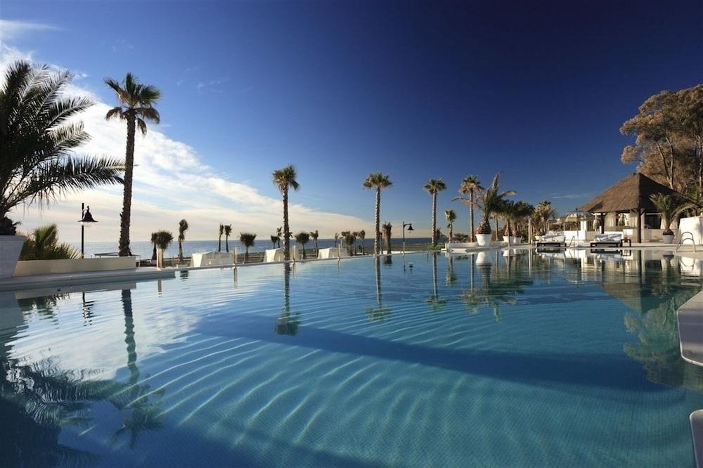 Unique Luxurious and Palacial Villa - Outdoor Pool