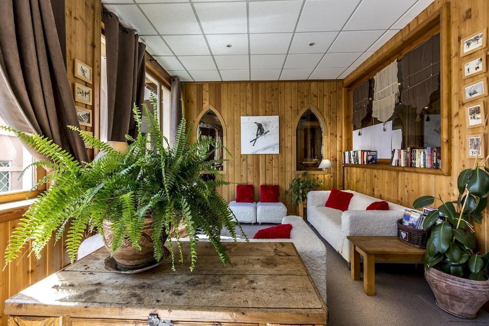 Résidence Alpina Lodge - Lobby Sitting Area