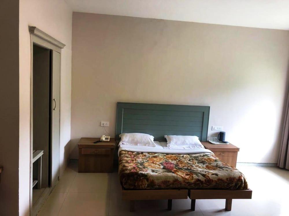 Hotel Preethi Palace - Room