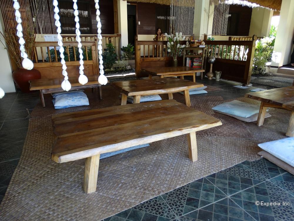 Chiisai Natsu Resort Panglao - Lobby Sitting Area