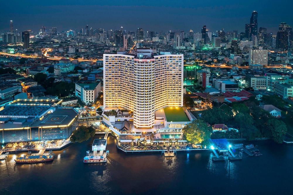 Royal Orchid Sheraton Hotel & Towers - Exterior