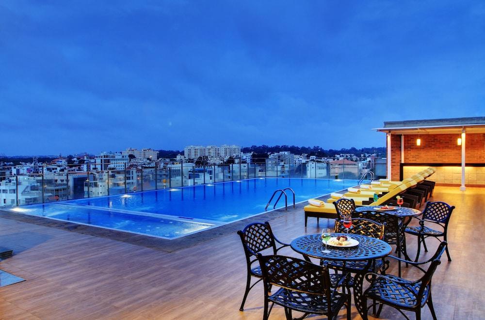 Hotel Royal Orchid Bangalore - Rooftop Pool