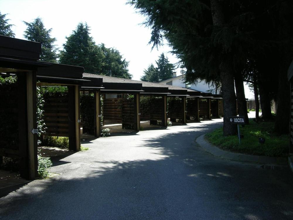 Motel Rona - Exterior