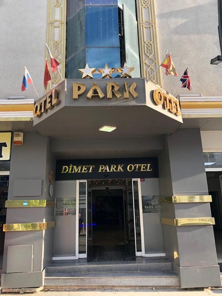 Dimet Park Hotel - Featured Image