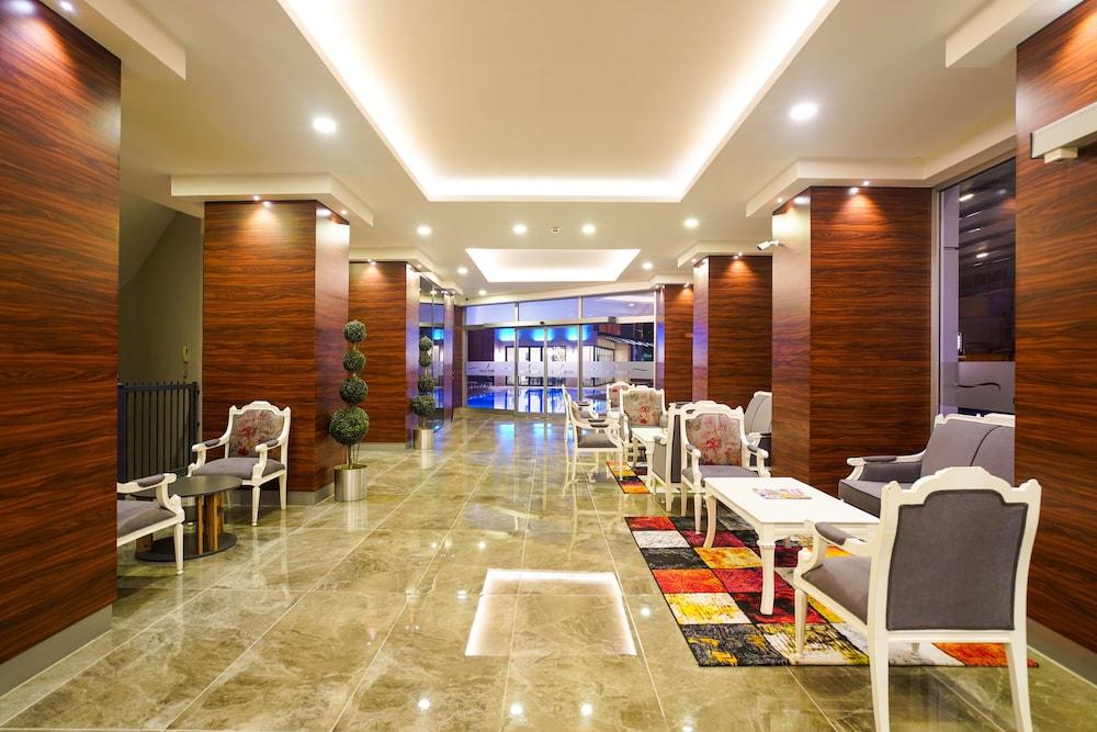Seren Sari Hotel - Lobby Sitting Area