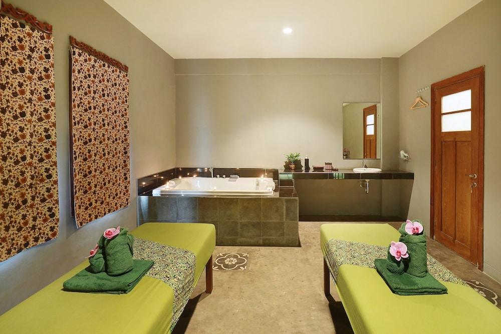 Kimaya Braga Bandung by Harris - Treatment Room