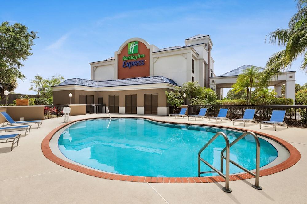 Holiday Inn Express - Vero Beach, an IHG Hotel - Pool
