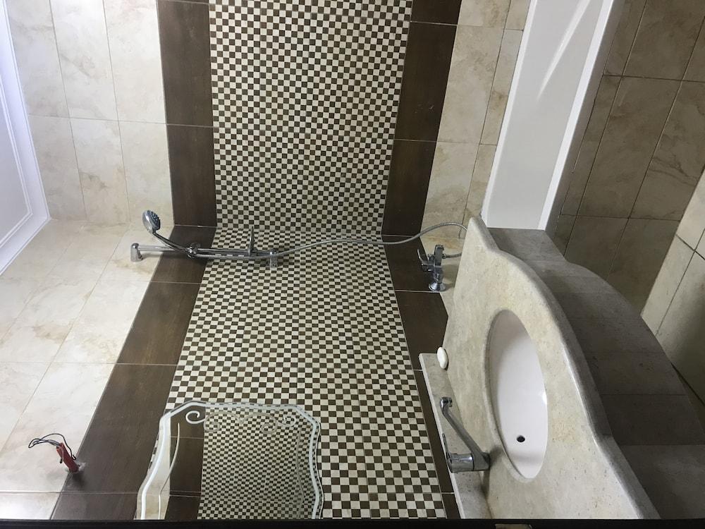 Maadi Royal Palace - Bathroom