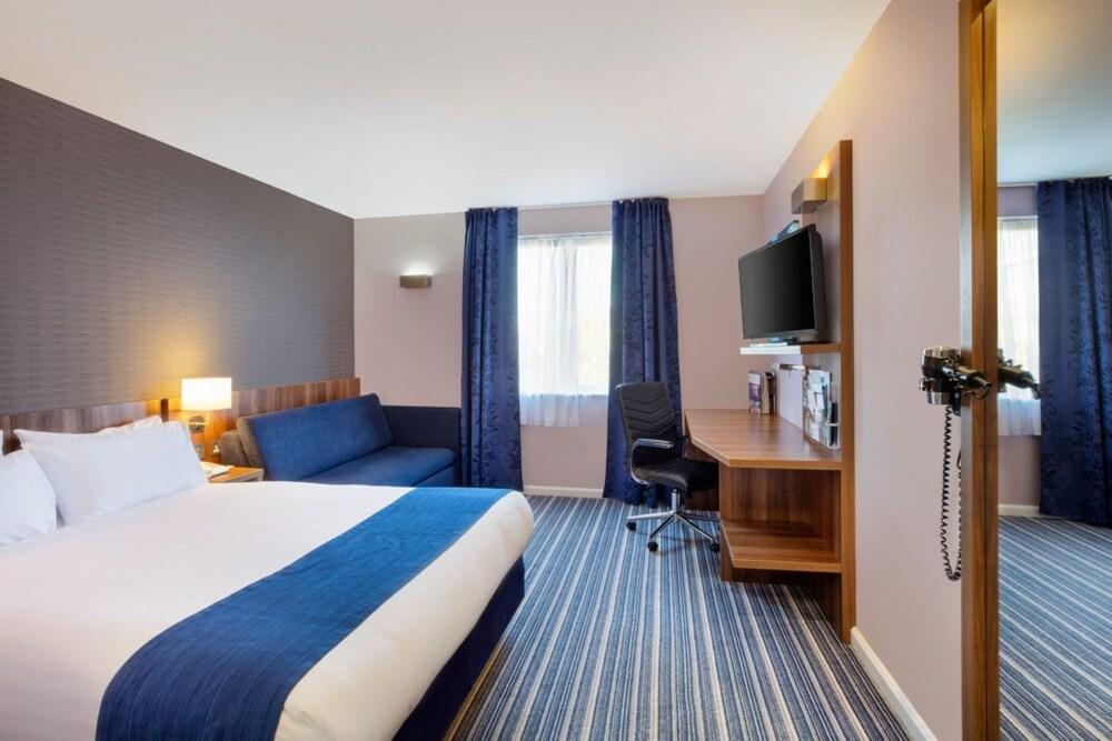 Holiday Inn Express Poole, an IHG Hotel - Room