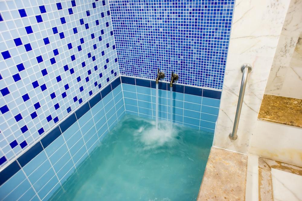 Aforia Thermal Residences - Indoor Spa Tub