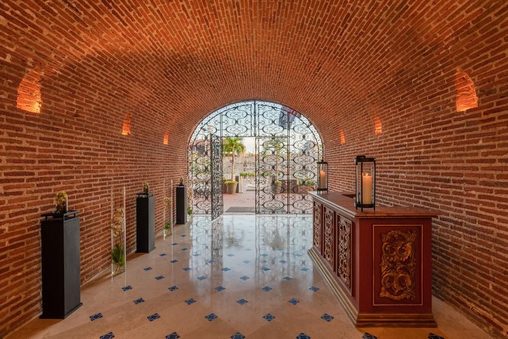 Charleston Santa Teresa Cartagena - Interior Entrance