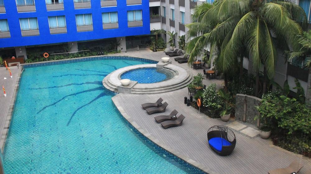 Novotel Jakarta Mangga Dua Square Hotel - Pool