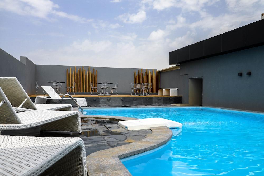 Q Suites Jeddah By EWA - Pool
