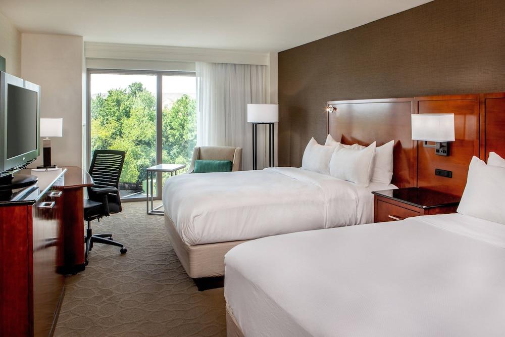 Delta Hotels by Marriott Chesapeake Norfolk - Room