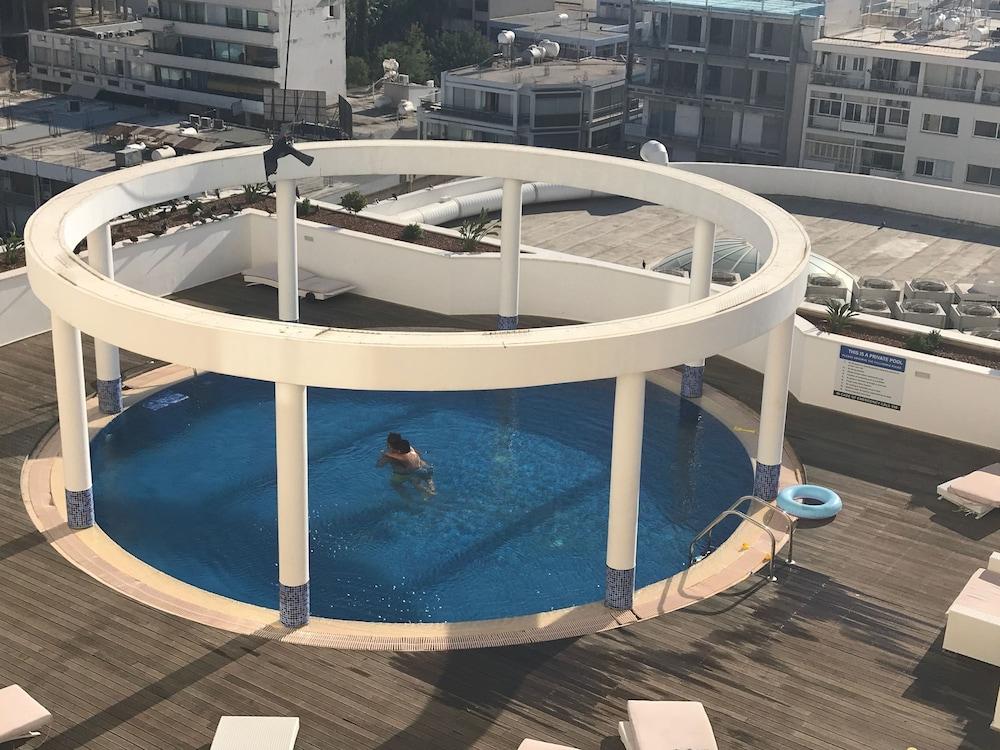 Finikoudes Luxury Apartments - Outdoor Pool