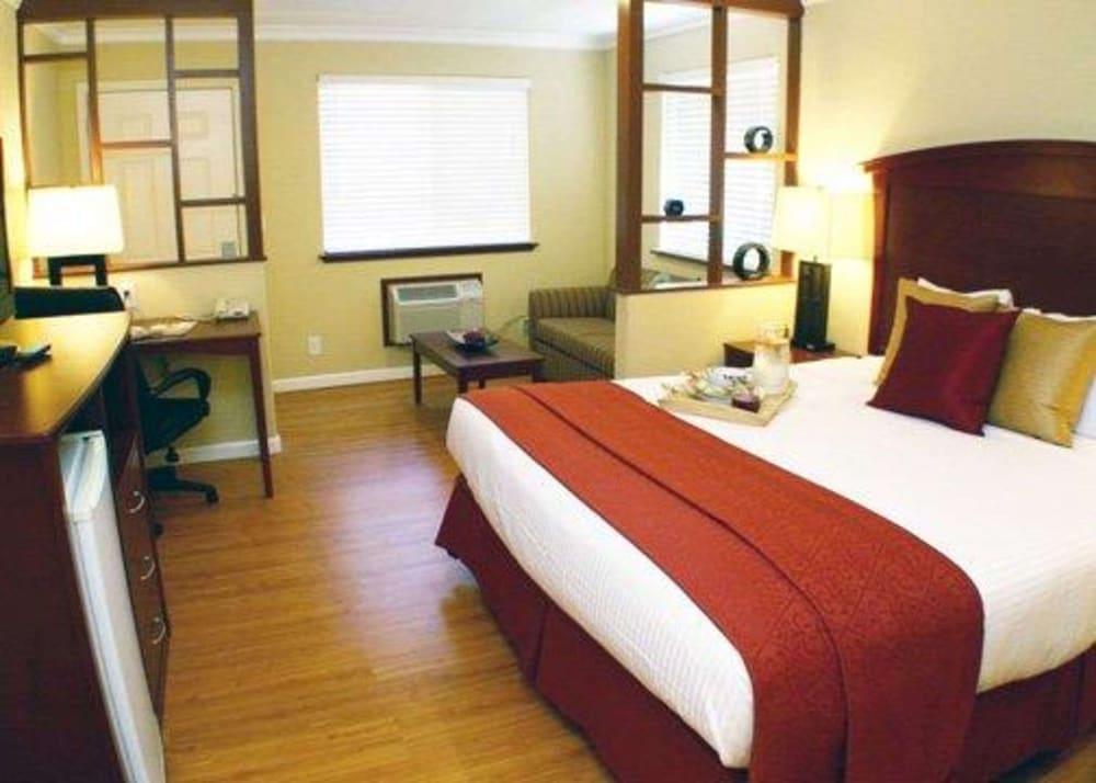 Quality Inn & Suites, Santa Cruz Mountains - Room