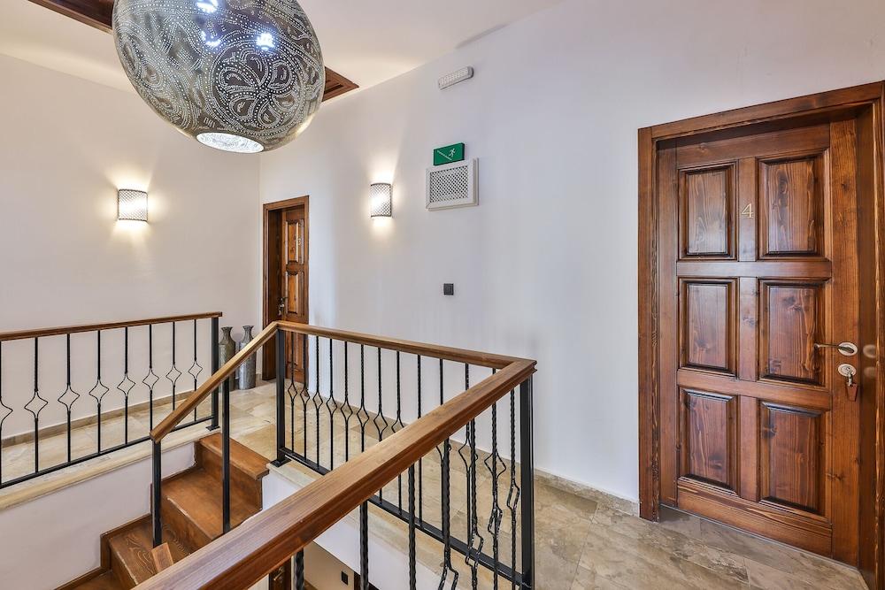 Old Town Hotel Kalkan - Adults Only - Interior Entrance