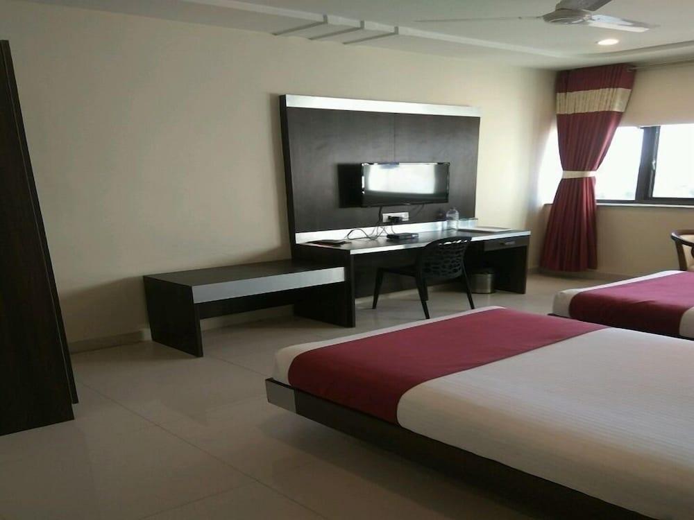 Hotel Olympia Inn - Room