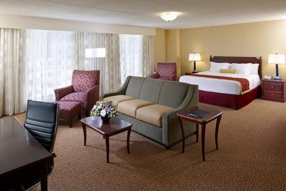 Clinton Inn Hotel & Event Center - Room