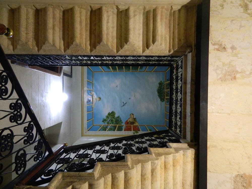 Rahmi Bey Konagi Hotel - Interior Detail