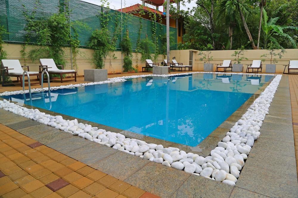 Tranquil Negombo Boutique - Outdoor Pool