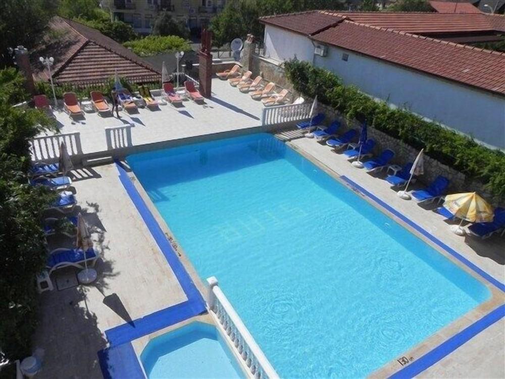 Star Hotel - Outdoor Pool