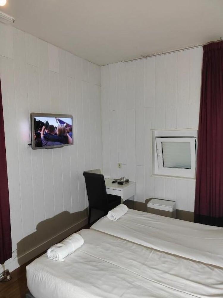 Holland Lodge - Room