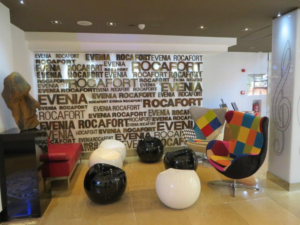 Evenia Rocafort - Lobby Sitting Area
